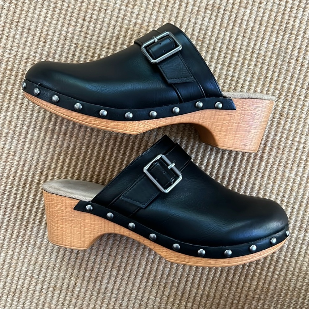 MIA Milou Black Faux Leather Clogs Sz 7